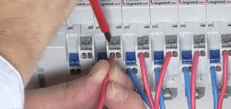 Disjoncteur différentiel ou interrupteur différentiel : lequel choisir ?